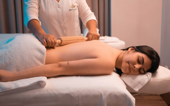 Private balconies with panoramic mountain & valley views